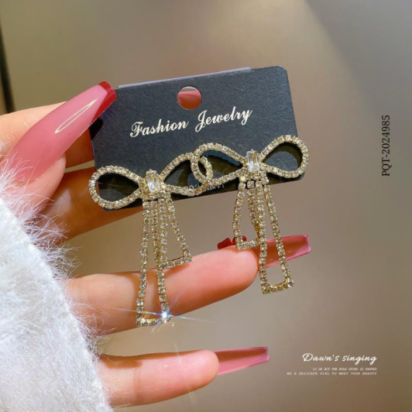 qt-985 Touch Of Glamour To Your Look With These Bow Shape Zircon Korean Earrings – Color Golden